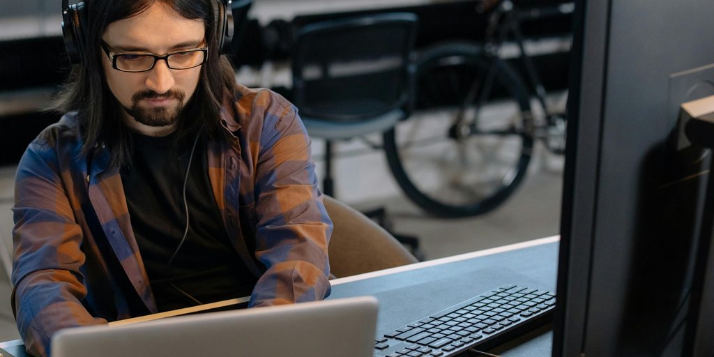 AIにおけるサイバーセキュリティ脅威：インサイダーリスクへの警鐘 – HIMSS調査報告書より